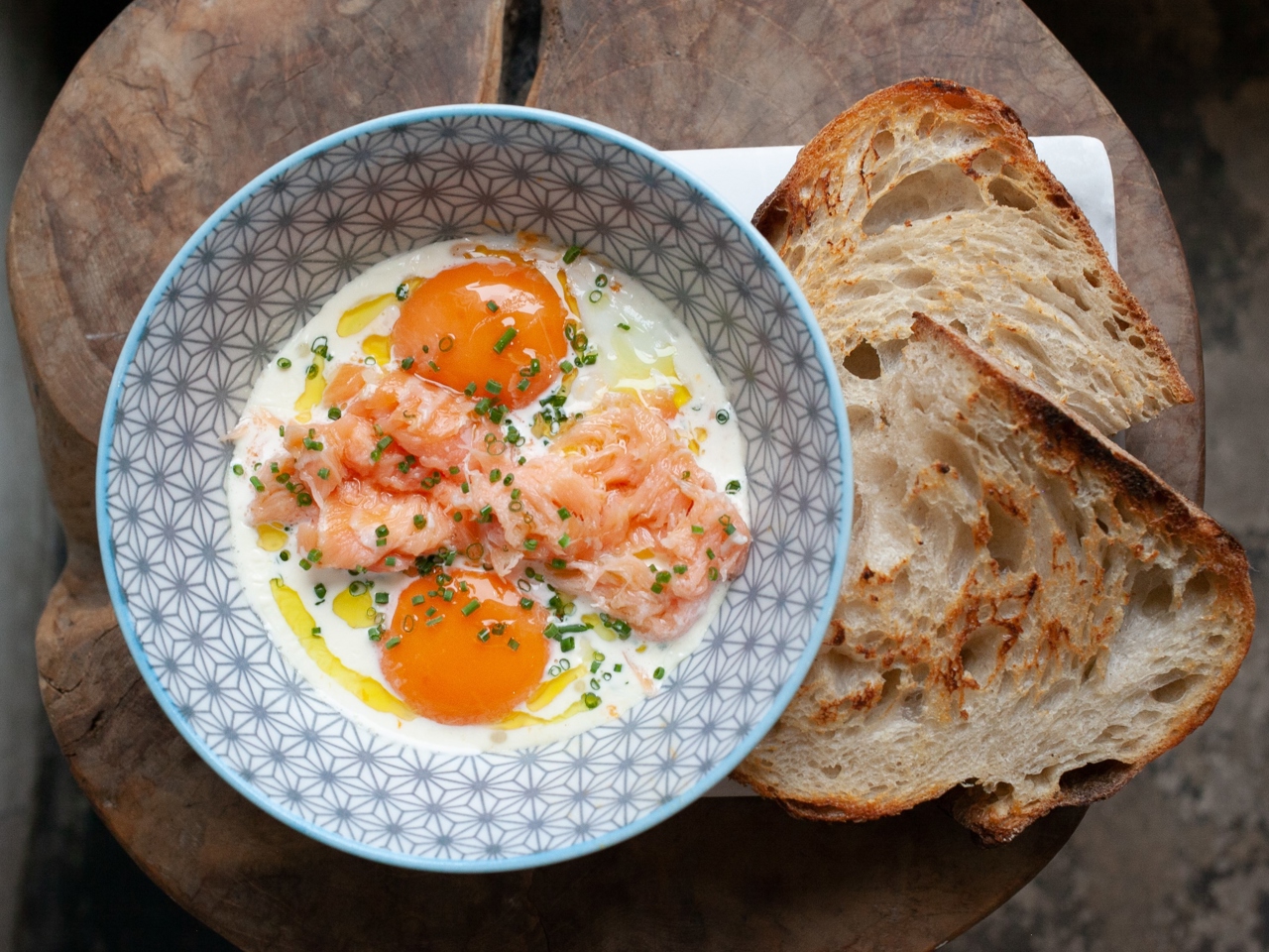 Baked Eggs with Salmon – Author's recipe