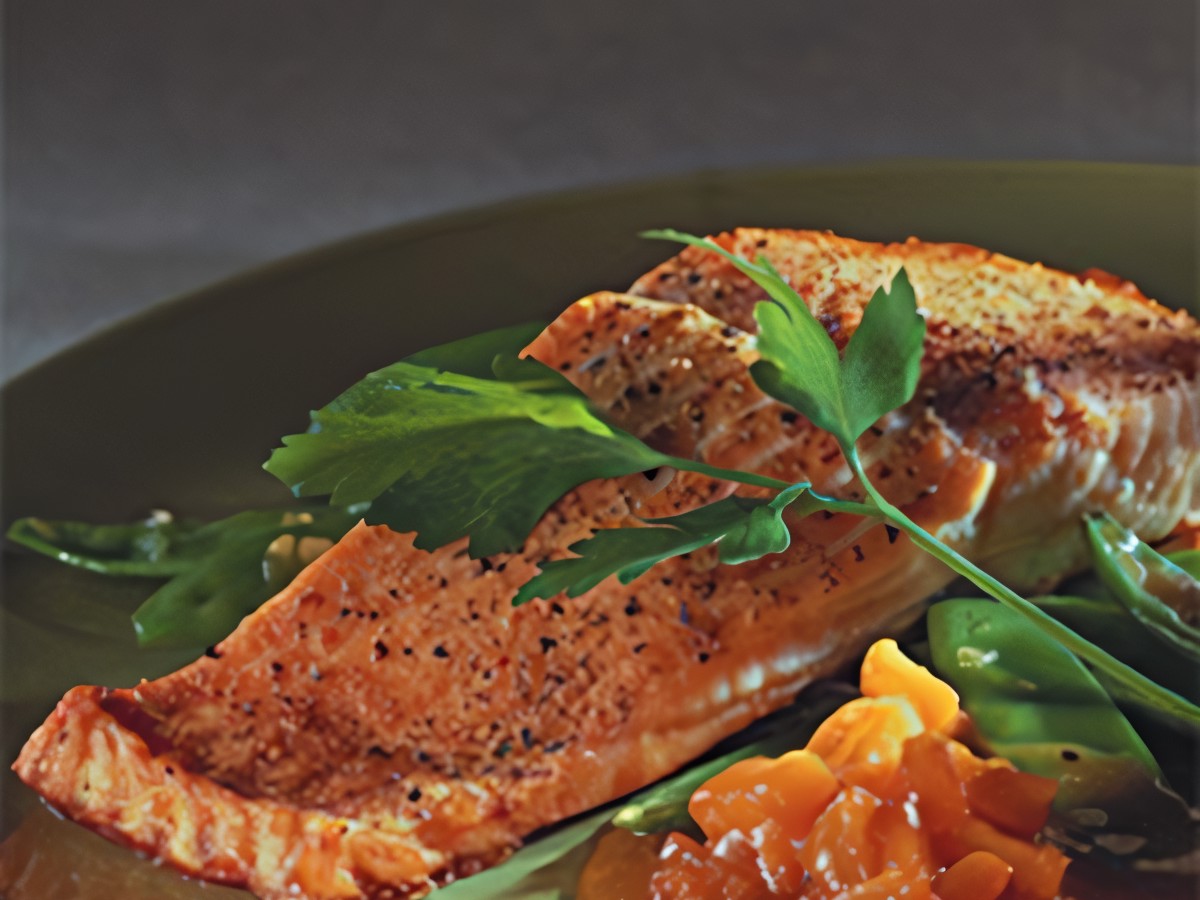 Baked Salmon Fillet with Turnips and Green Beans in Cider Sauce – World recipe