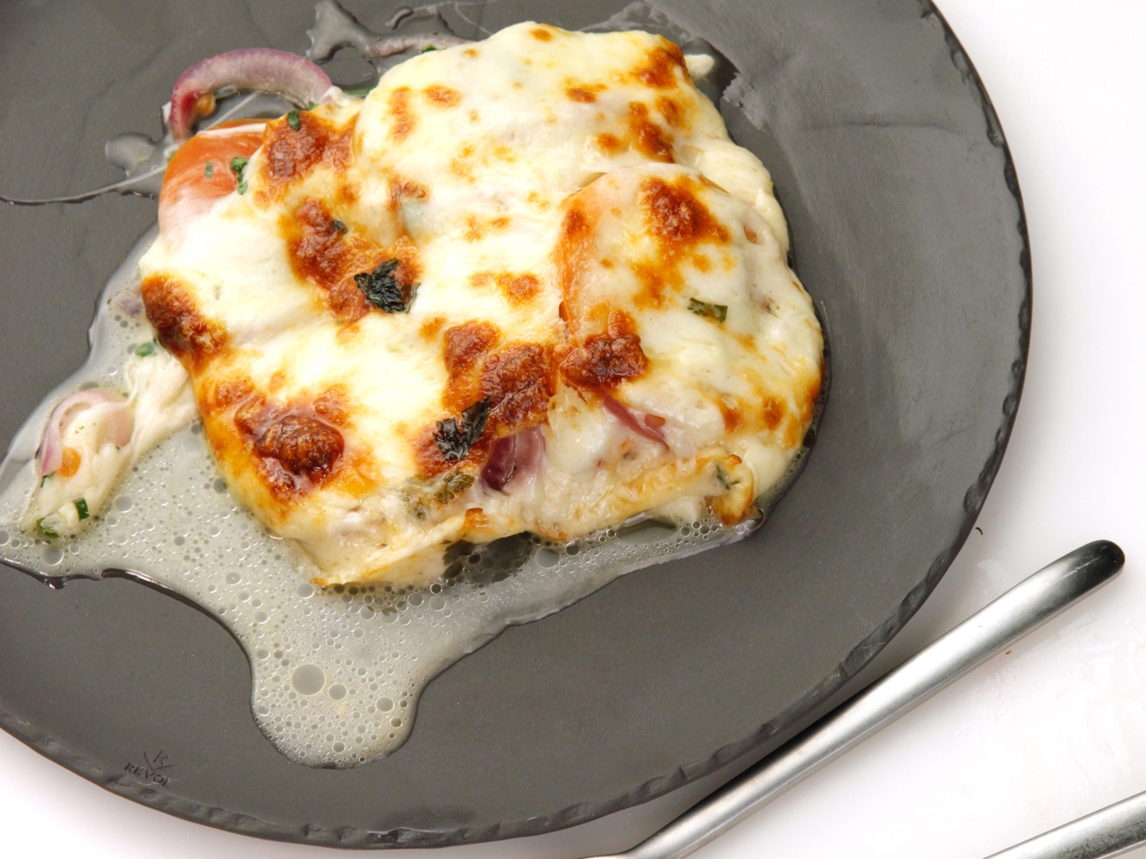 Sulguni Fried with Tomatoes