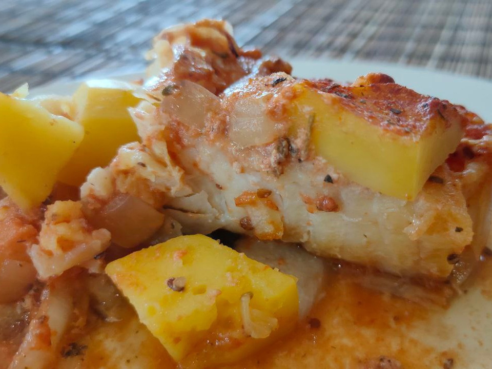 Cod with Onions and Potatoes in Tomato Sauce