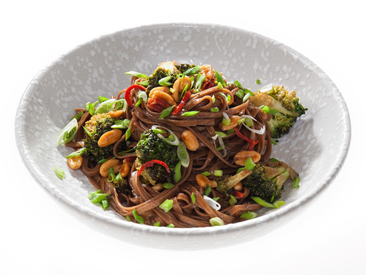 Buckwheat Noodles Stir-Fry with Broccoli and Peanuts
