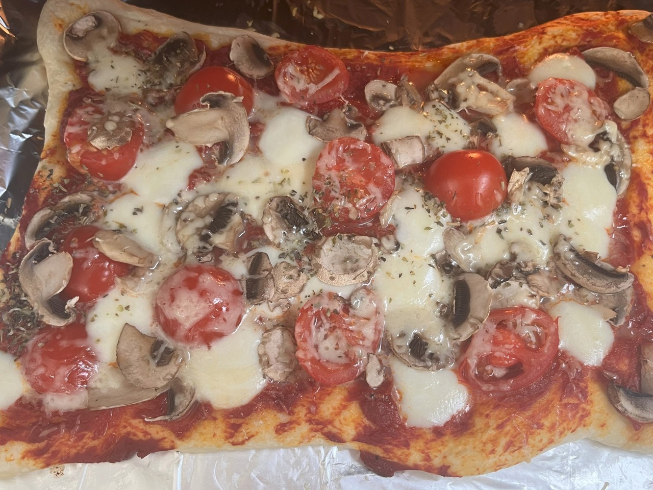 Pizza with Tomatoes, Mushrooms, and Mozzarella