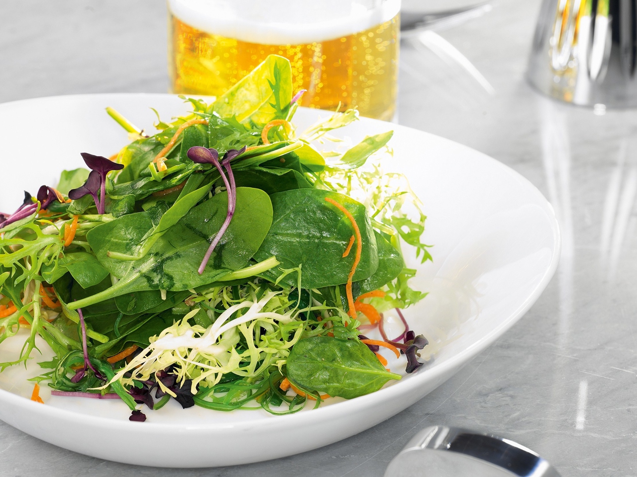 Spinach, Sorrel, Frisée, and Seaweed Salad