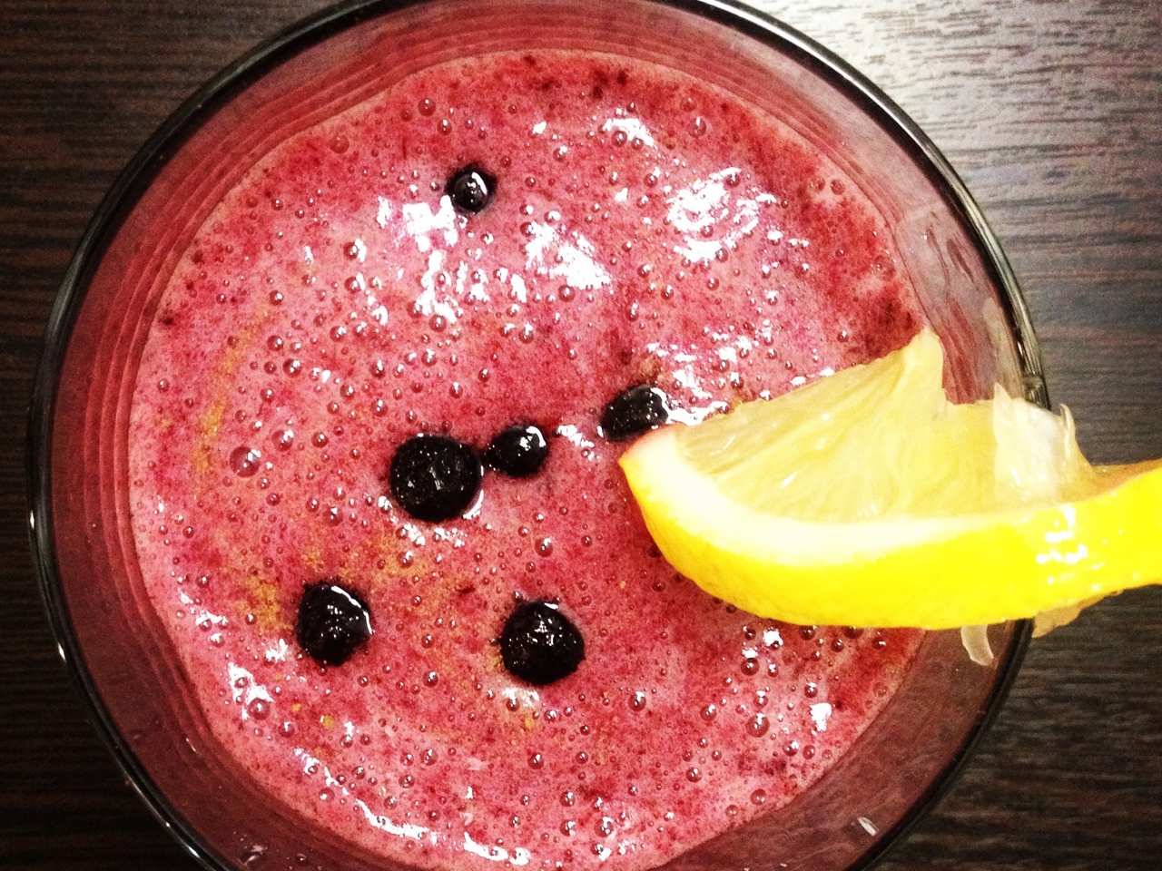 Berry Smoothie with Cinnamon – European recipe