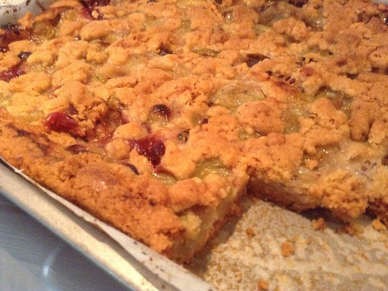 Crumble with Gooseberries and Almonds
