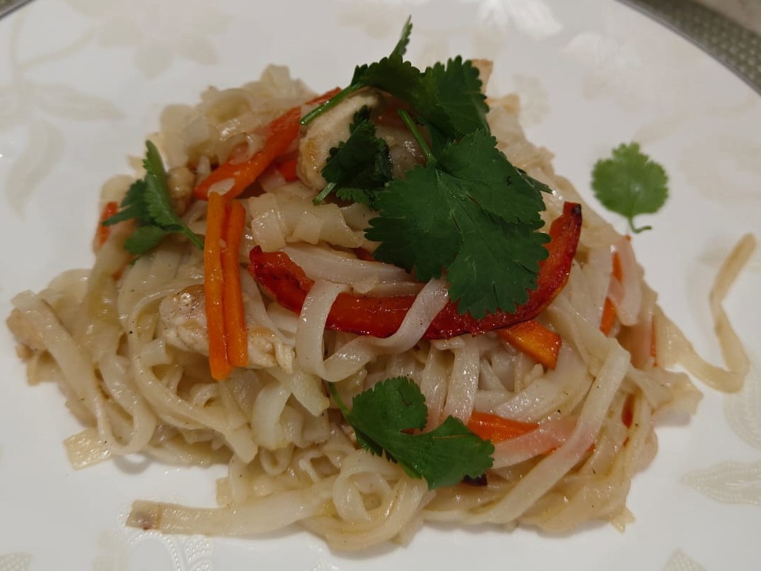 Noodles with Chicken in Teriyaki Sauce