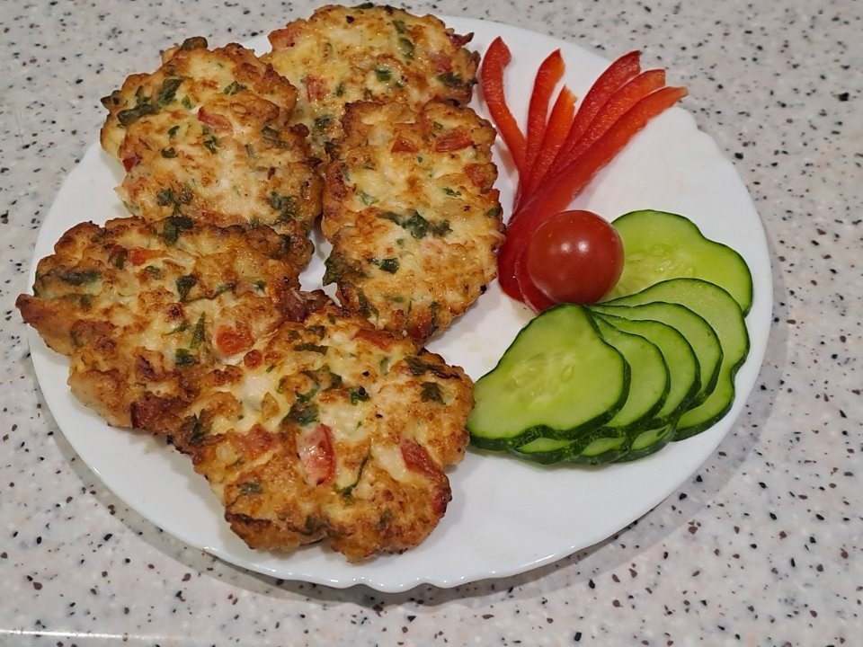 Juicy Chopped Chicken Cutlets with Bell Peppers and Herbs