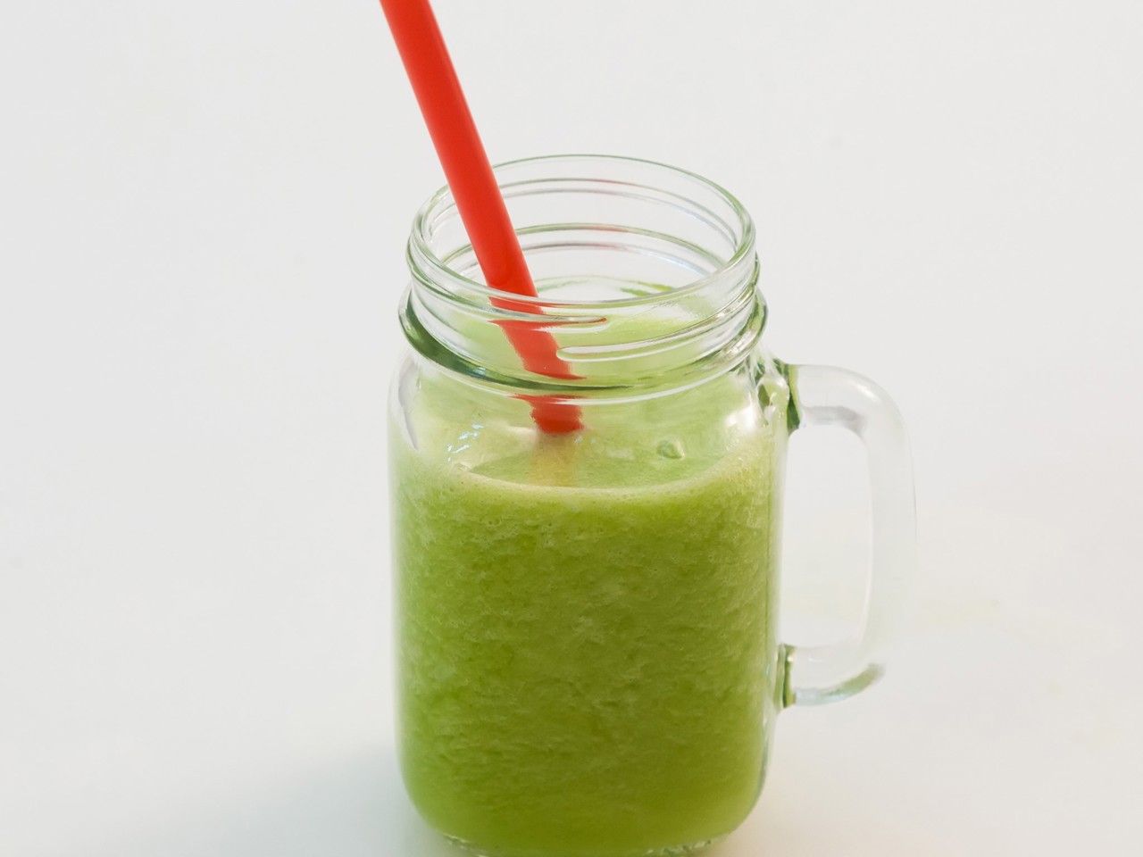 Green Smoothie with Spinach and Pineapple