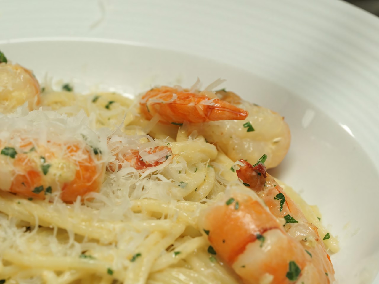 Pasta with Shrimp in Creamy Garlic Sauce