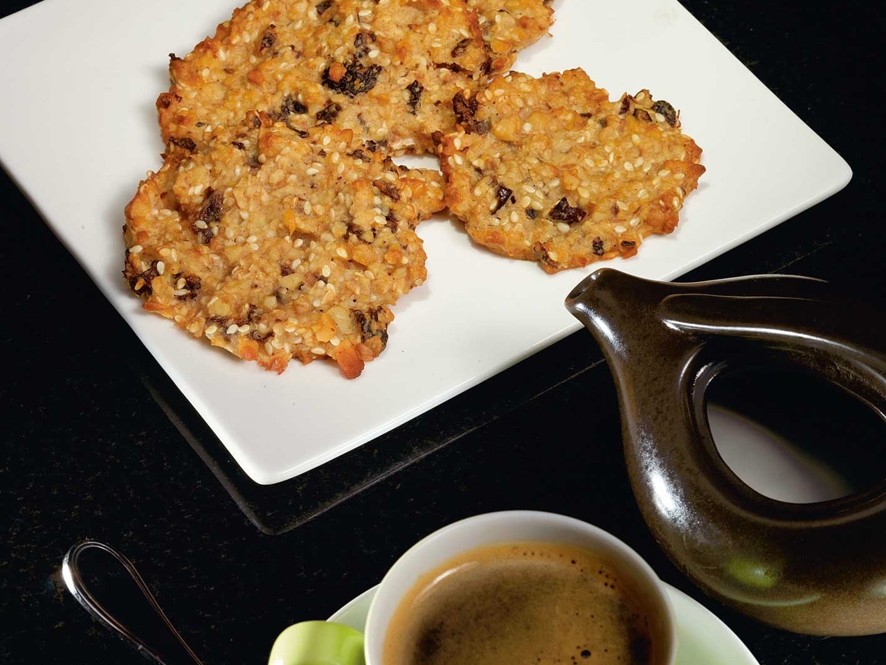 Oatmeal Cookies with Raisins and Sesame