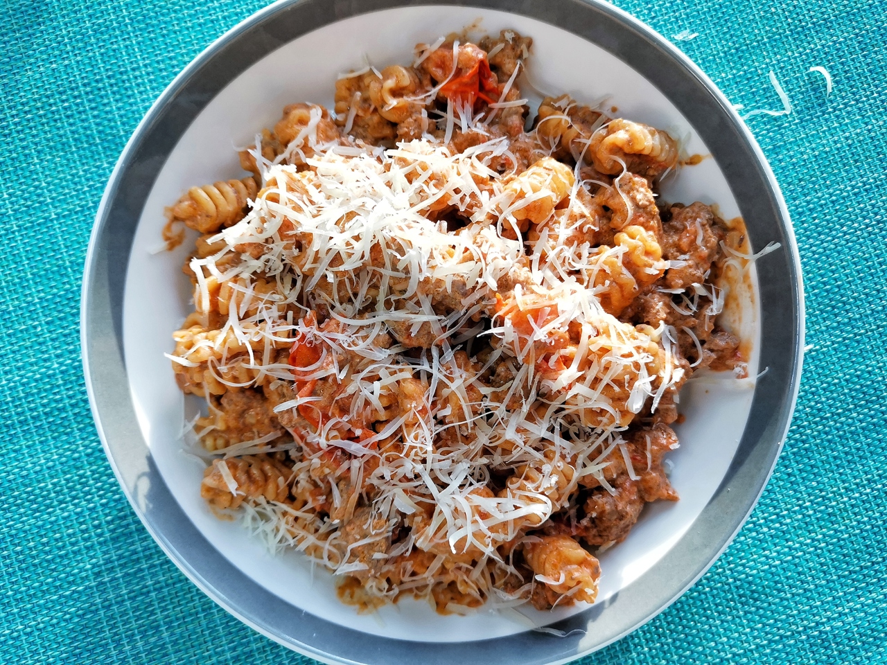 Meat Radiatori Pasta with Tomato Sauce