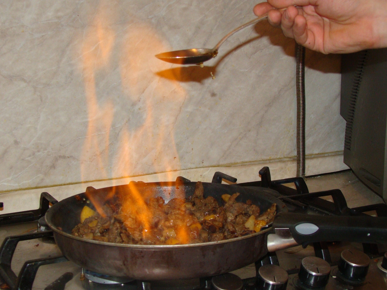 Beef with Flambéed Fruits – German recipe