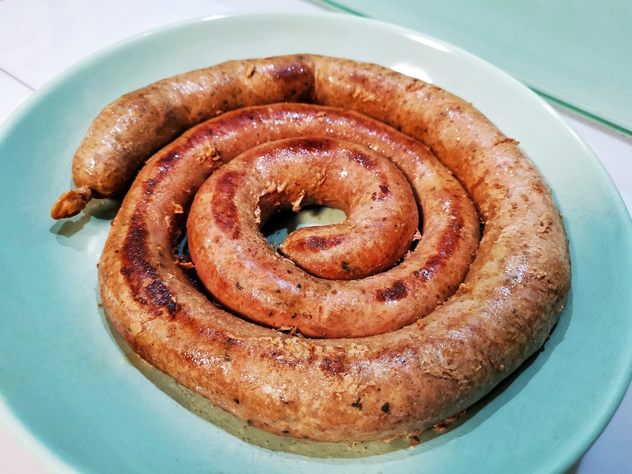 Homemade Sausages with Cream and Garlic