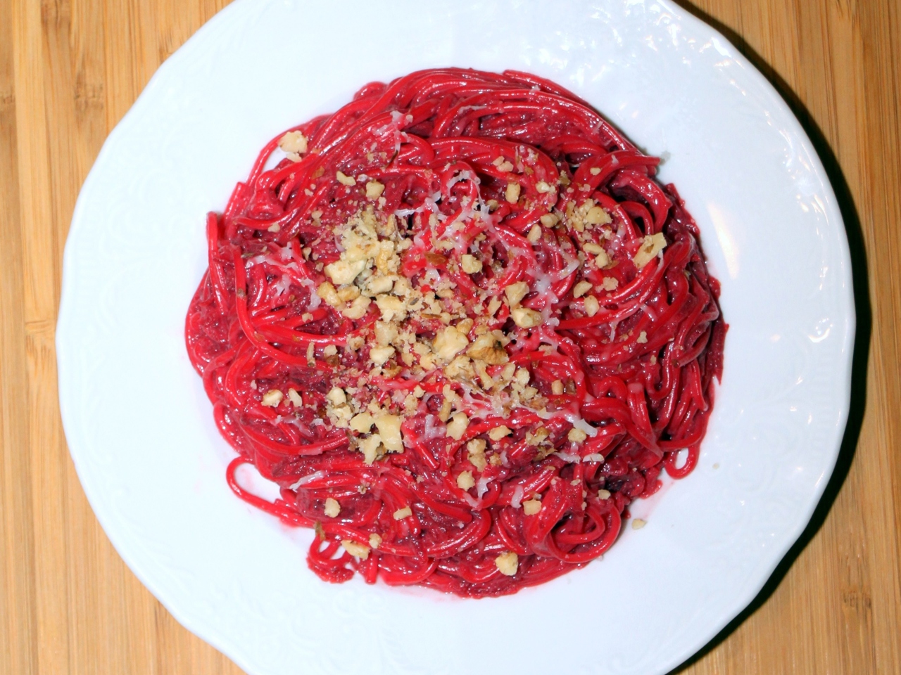 Beet Pasta with Goat Cheese and Walnuts – Italian recipe