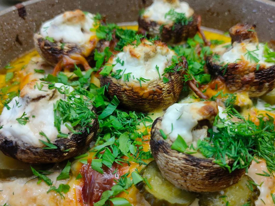 Meat Nest with Mushrooms and Cheese