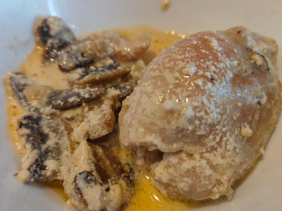 Chicken Thighs with Mushrooms and Cream
