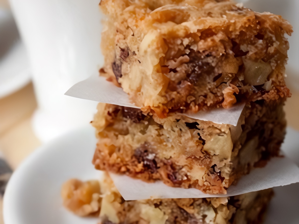 Blondies with Walnuts and Chocolate – American recipe