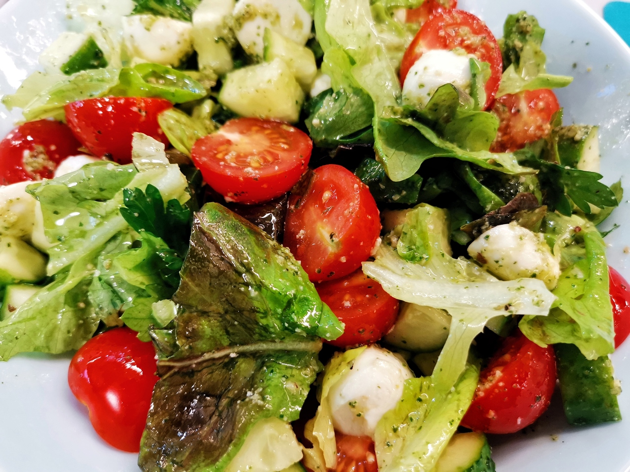 Classic Salad with Mozzarella and Pesto Sauce