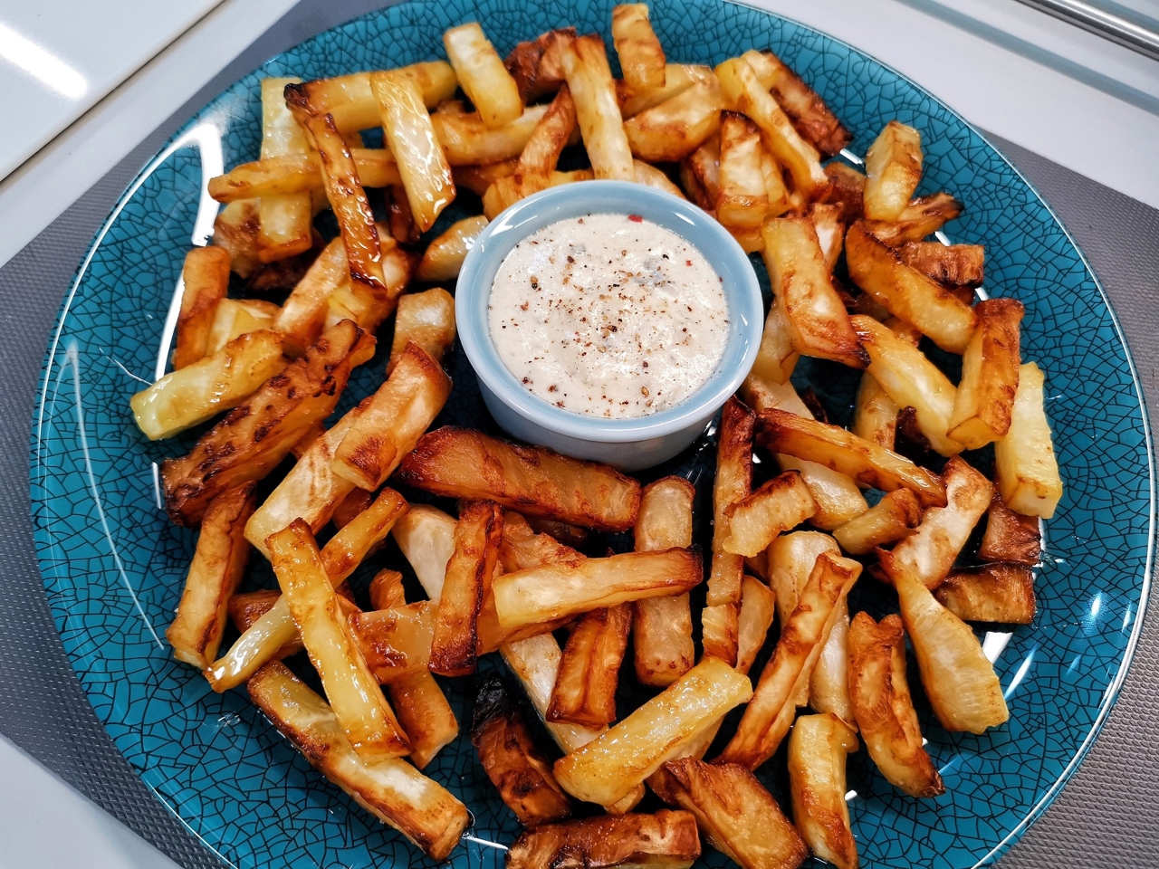 Keto Side Dish "French Fries with Blue Cheese Sauce"