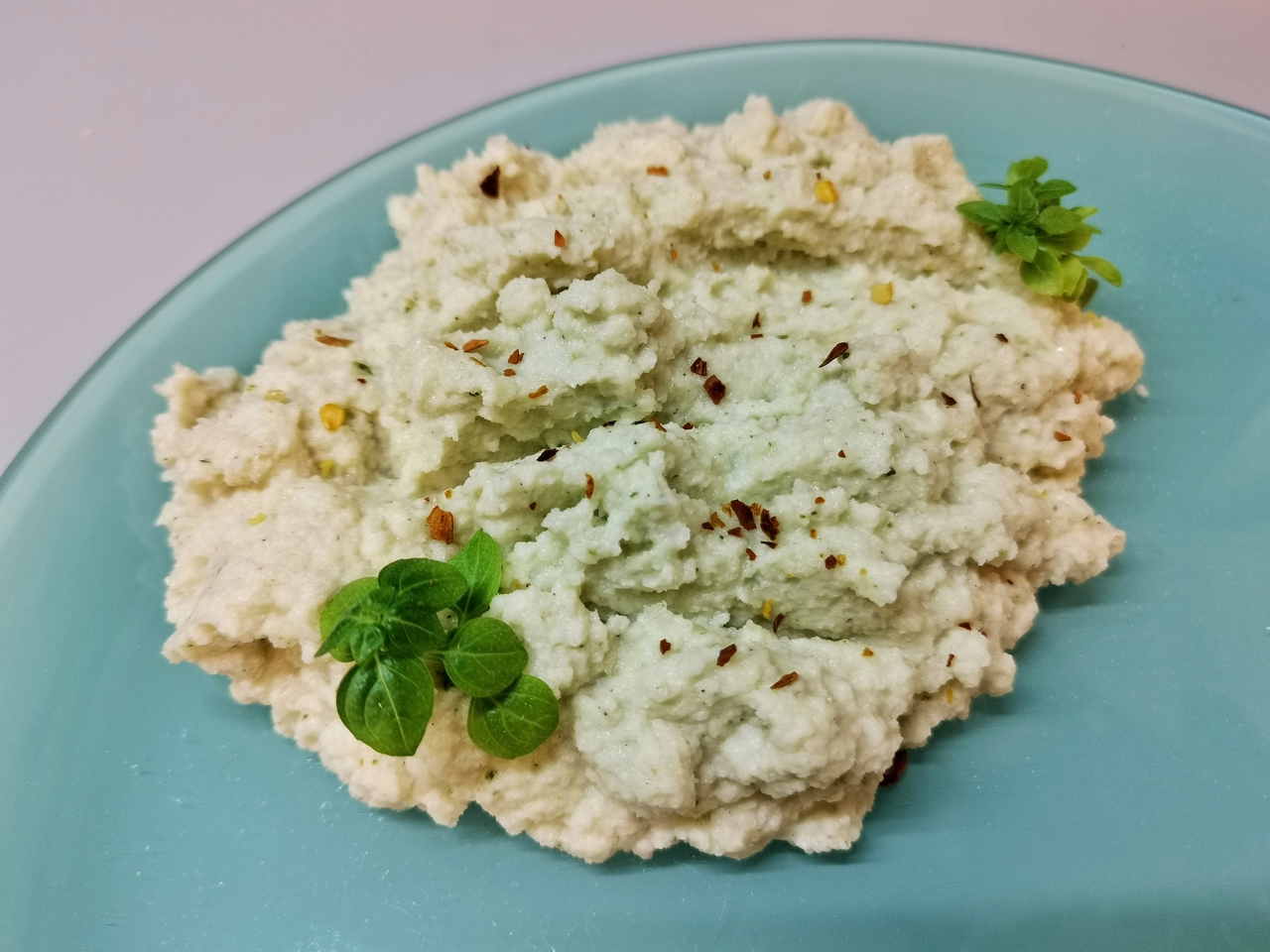 Creamy Cauliflower Puree with Basil
