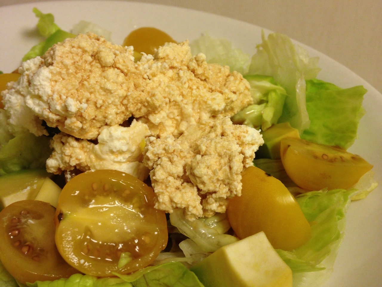 Avocado, Cherry Tomato, and Cottage Cheese Salad – European recipe