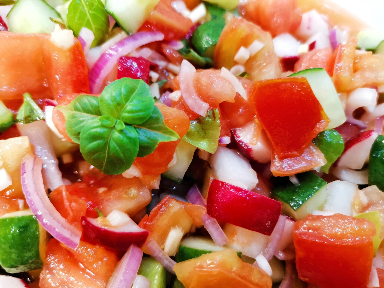 Aromatic Vitamin Salad with Basil