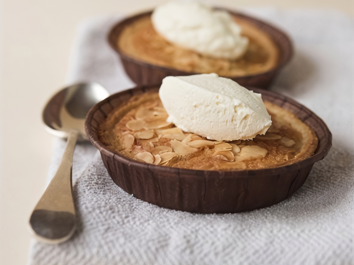 Apple Pie with Pecan Streusel and Vanilla Mascarpone Cream – World recipe