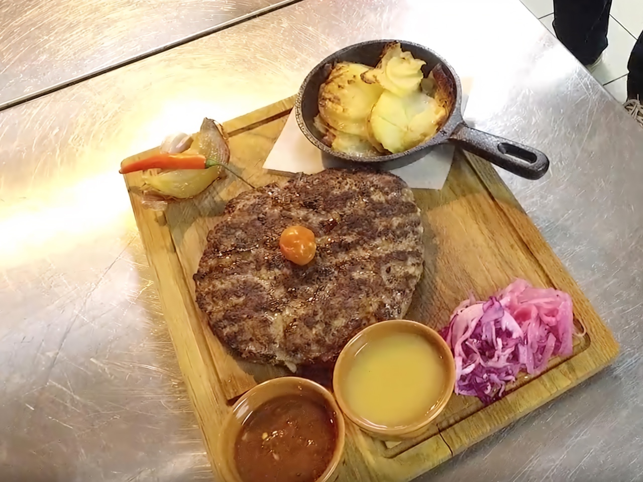 Balkan Pljeskavica Burger