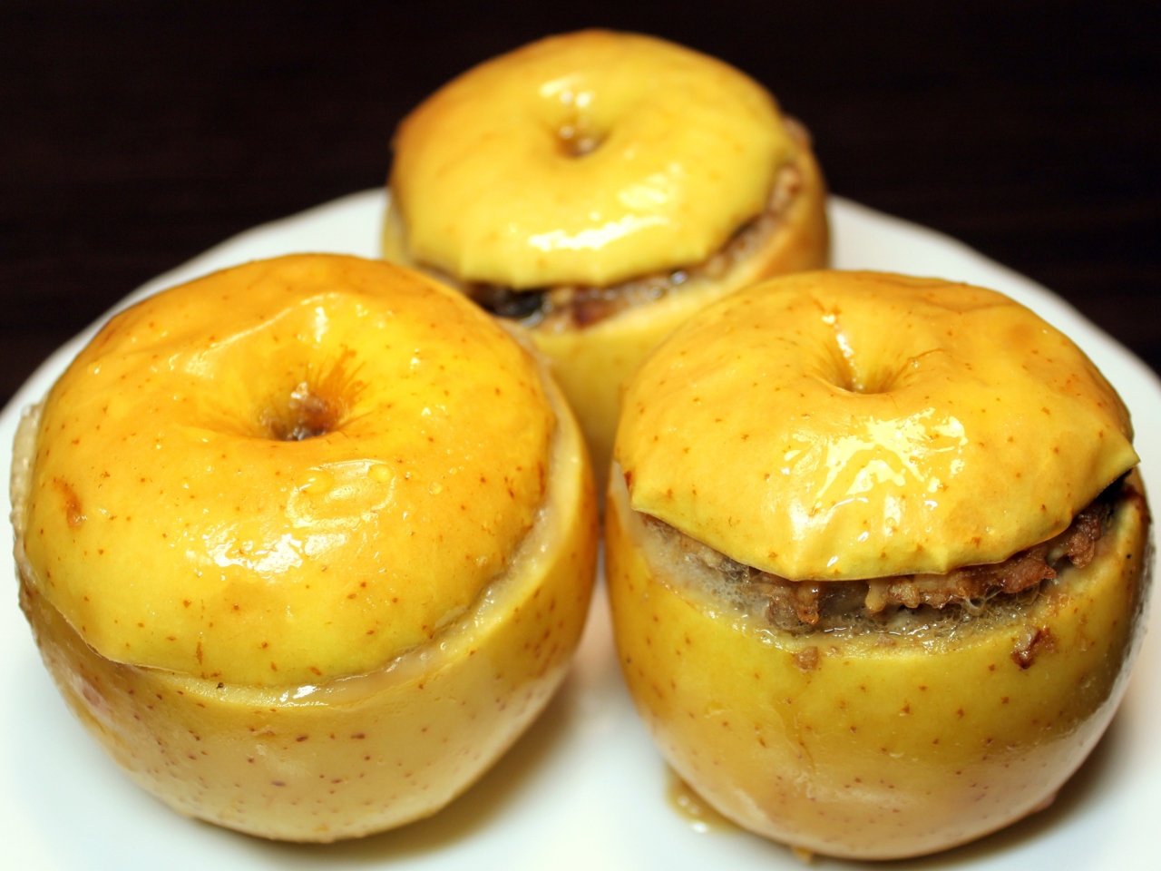 Apples Stuffed with Chicken Mince and Prunes – European recipe