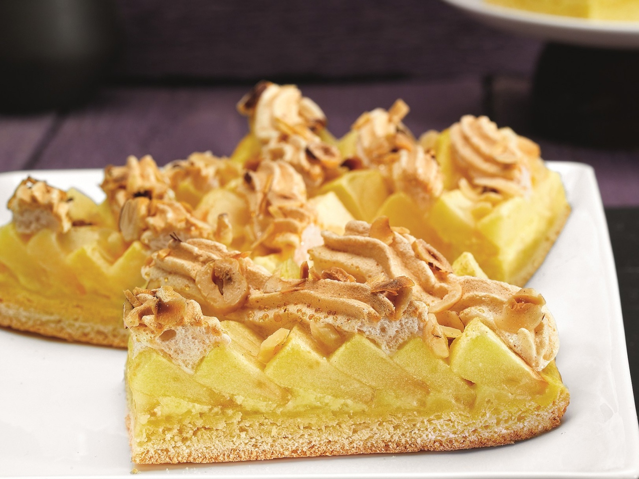 Apple Pie with Meringue and Cinnamon – French recipe