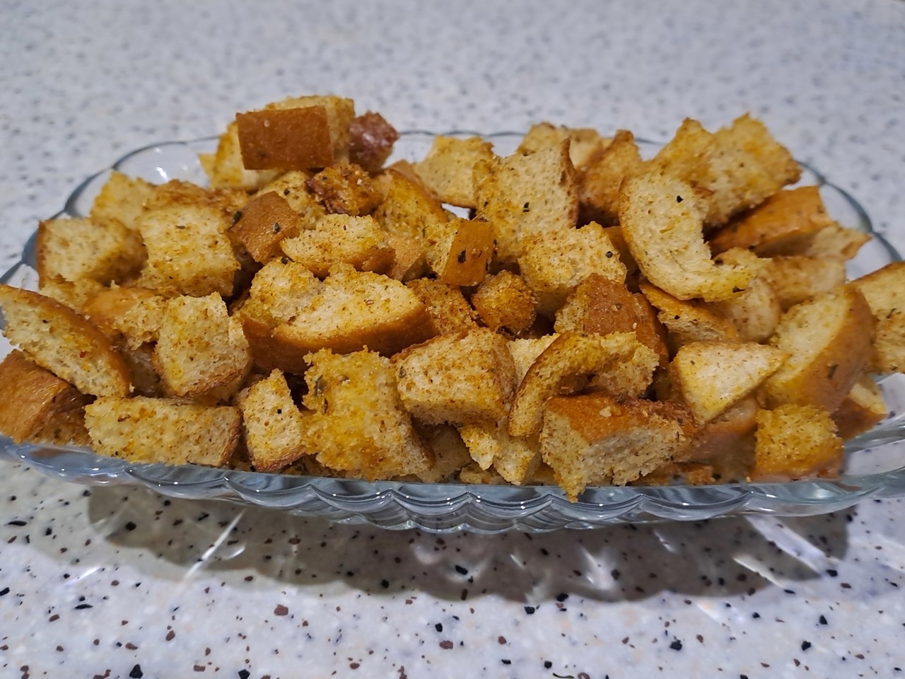 Oven-Baked Croutons from White Bread with Spices
