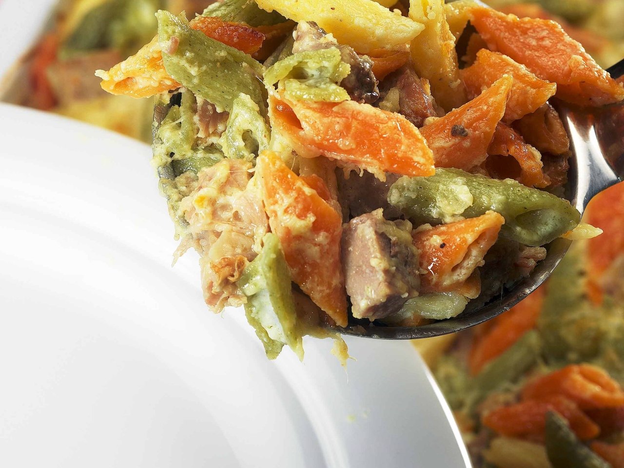 Colored Penne with Cheese and Creamy Curry