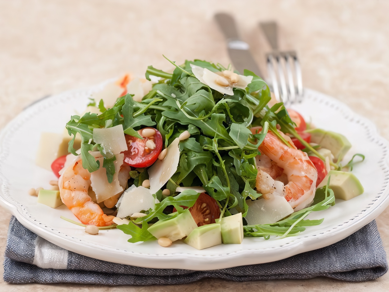 Arugula with Tiger Shrimp and Avocado – Pan-Asian recipe