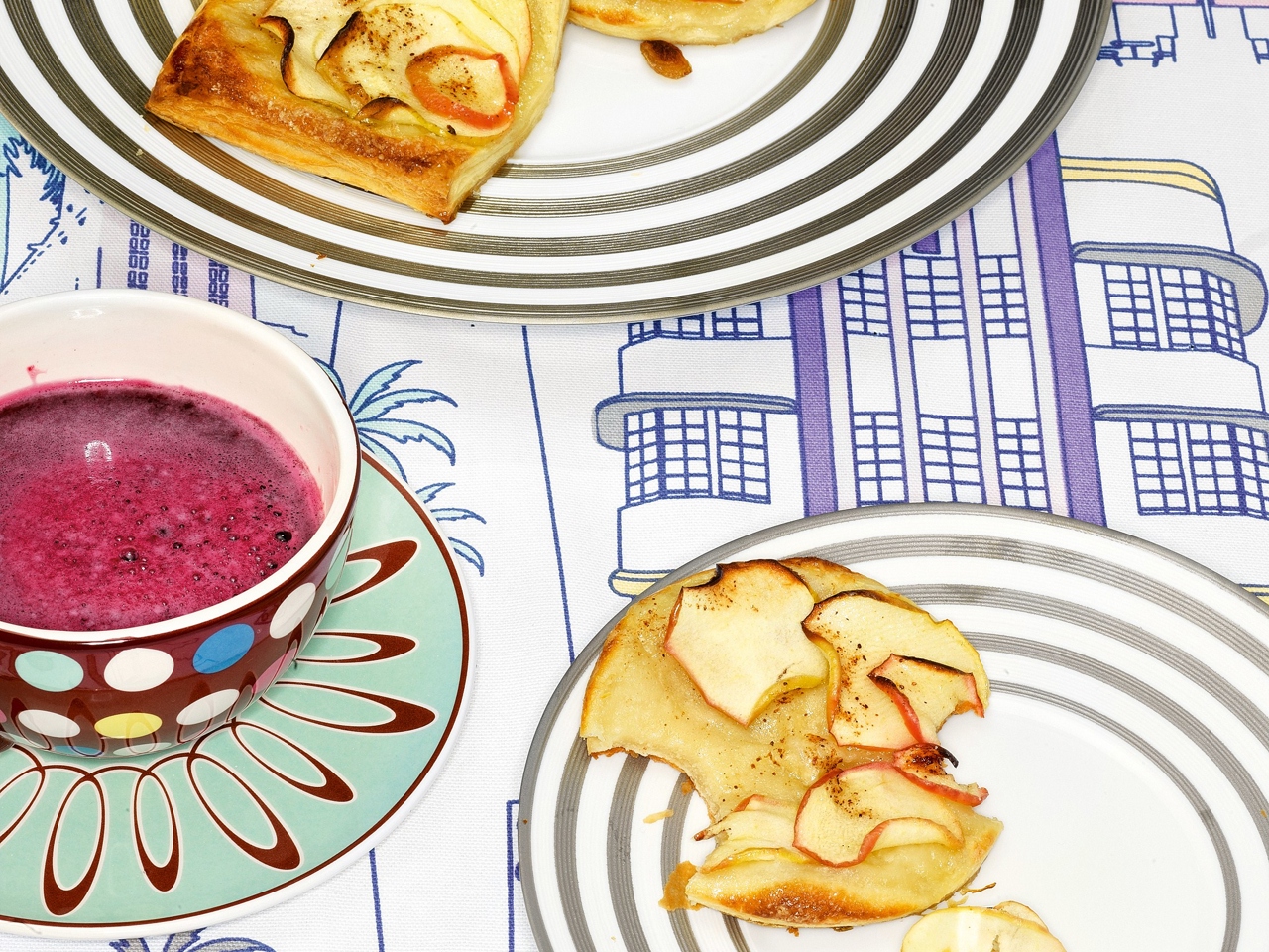 Apple Puff Pastries with Raisins – European recipe