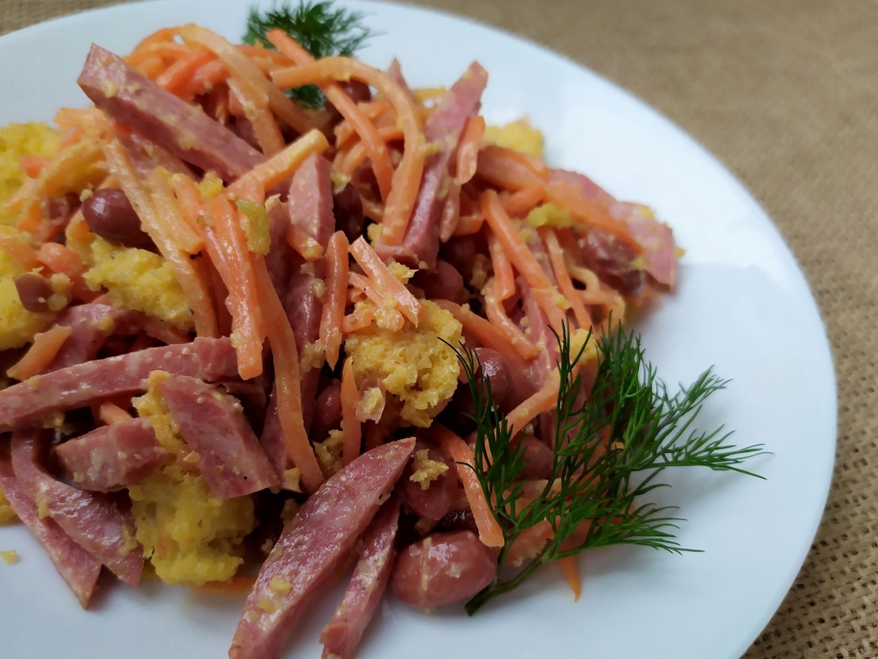Salad with Sausage, Beans, and Croutons