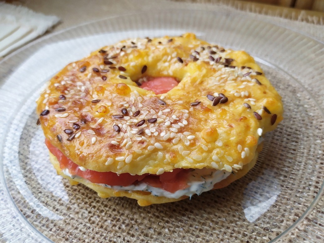 Healthy Bagel with Smoked Salmon and Cream Cheese